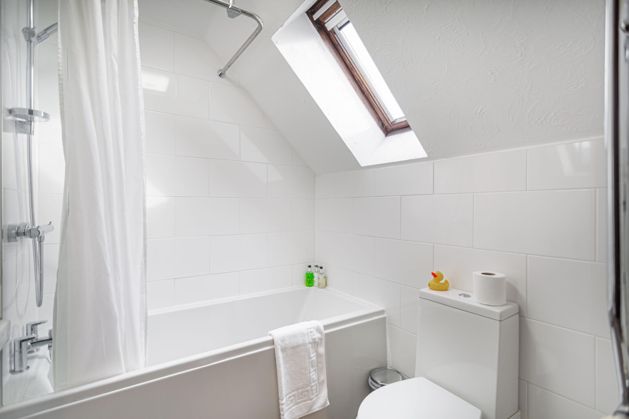 Bell Inn Hotel Stilton Classic Double Room Bathroom scaled